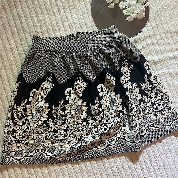 Alya Dresses & Skirts - Alya Floral Zip-up B&W Skirt